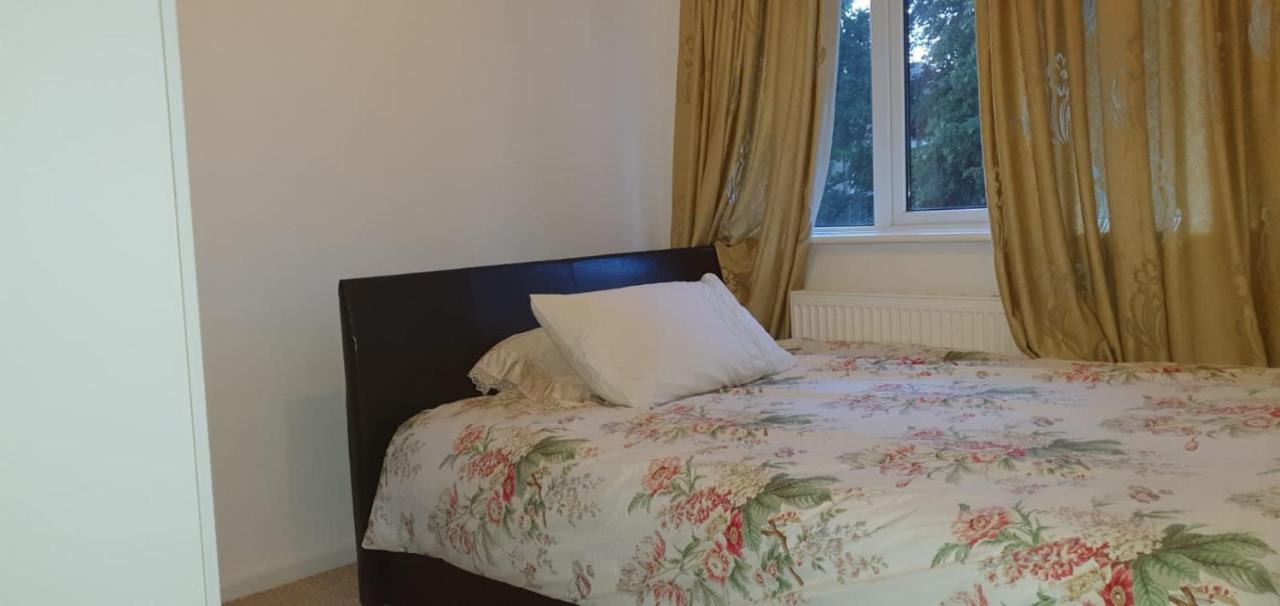 2 Bed Semi-Detached House Villa Poole Kültér fotó